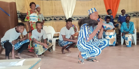 agbaja danse artist in prestation