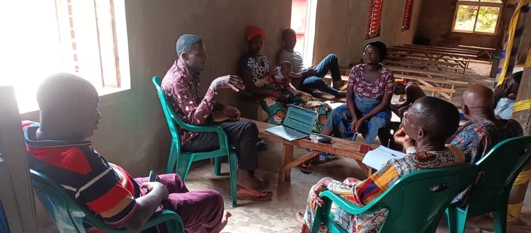 Animation du groupe d_écoute à Agoua